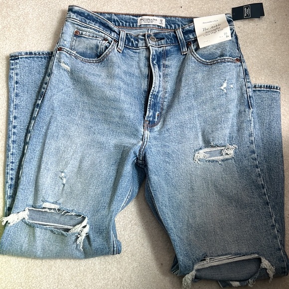 NWT Abercrombie ankle straight high rise jeans - Picture 2 of 4